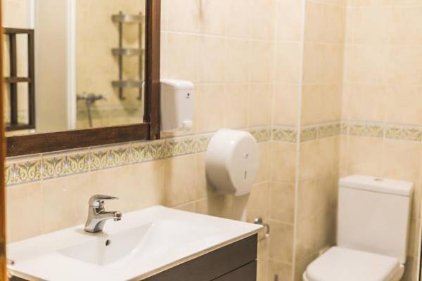 Ericeira Chill Hill Hostel & Private Rooms