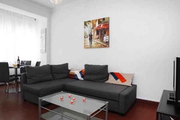 Comfortable and Central Apartment Cascais