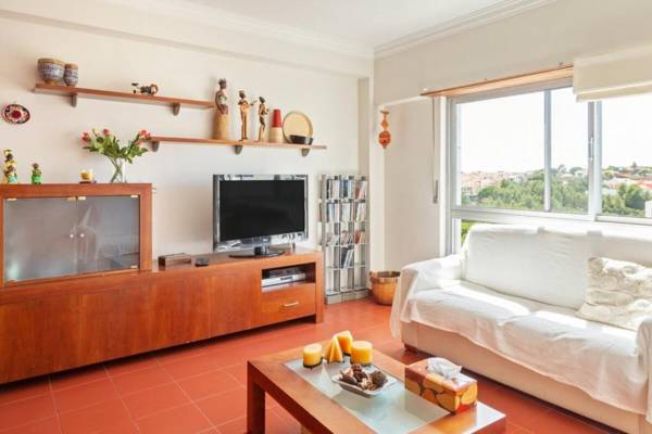 Lovely 2 Bedroom Apartment with Terrace in Cascais