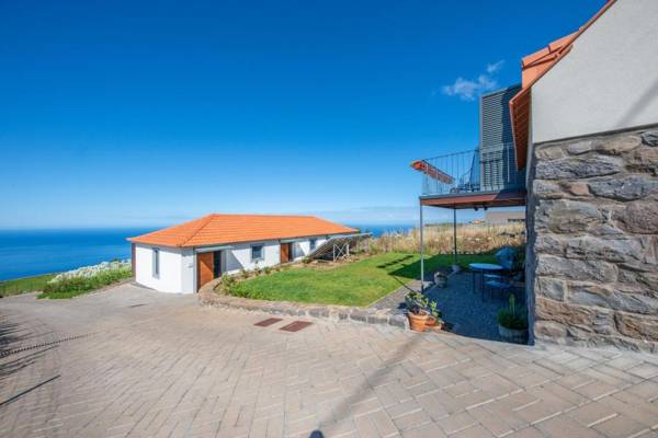 Quinta Inacia by OurMadeira