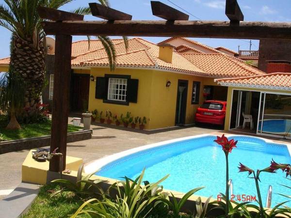 2 bedrooms appartement with sea view private pool and enclosed garden at Lombo Do Doutor 1 km away from the beach