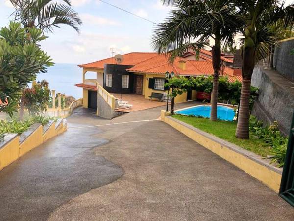 2 bedrooms appartement with sea view private pool and enclosed garden at Lombo Do Doutor 1 km away from the beach
