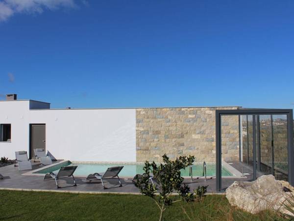 Alluring Villa in Salir de Matos with Private Pool Garden and Coast Nearby