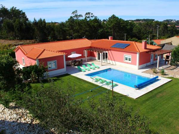 Budget Villa in Salir de Matos with Private Swimming Pool