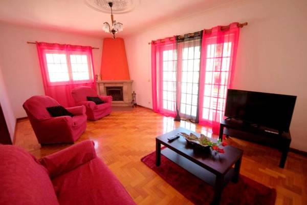 4 bedrooms house with city view balcony and wifi at Santa Maria da Feira