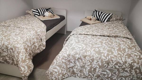 Private Couple Room On Caparica Poshtel