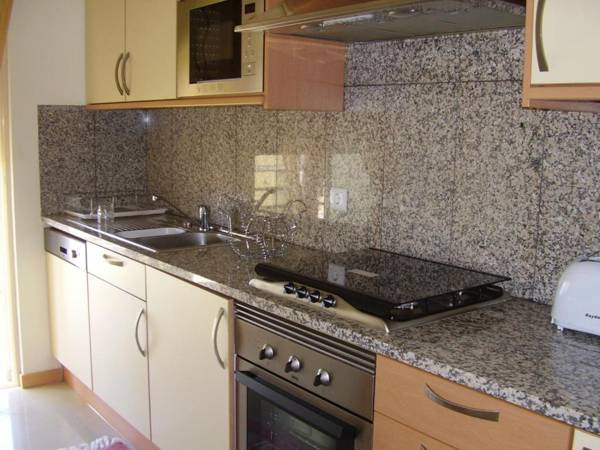 Condominio Encosta Da Orada by Garvetur