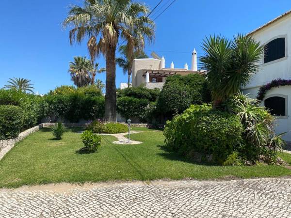 Casa Gondi - Right by Gale Beach - Large lush gardens