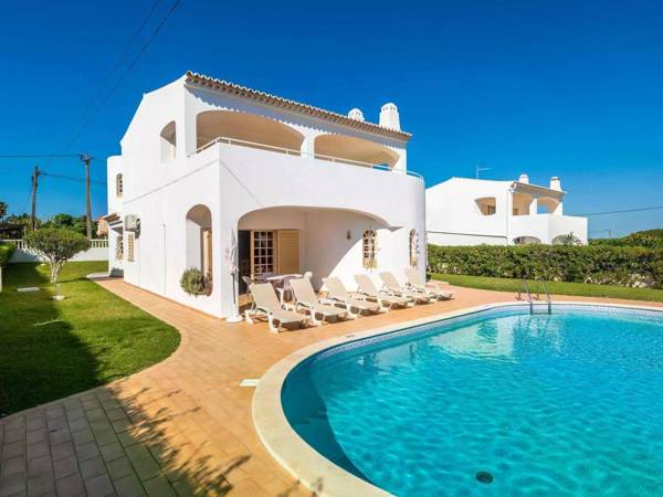 Modern Villa in Albufeira with Private Swimming Pool