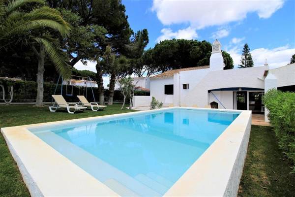 Albufeira Traditional Villa With Pool by Homing