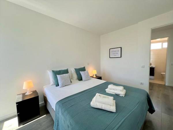 Albufeira Central II by Homing