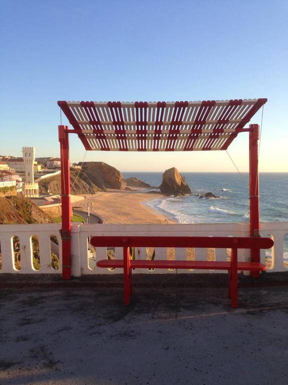 5 bedrooms house at A dos Cunhados 50 m away from the beach with sea view enclosed garden and wifi