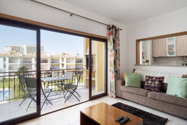 2 Bed Apartment Quarteira 10 Min walk to Vilamoura
