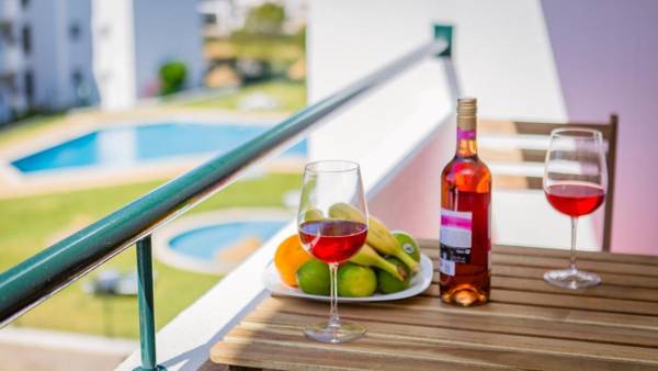 Bright & Charming 1BDR Apartment W/ Pool by LovelyStay