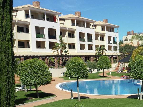 Luxurious Holiday home in Quarteira Algarve with Jacuzzi