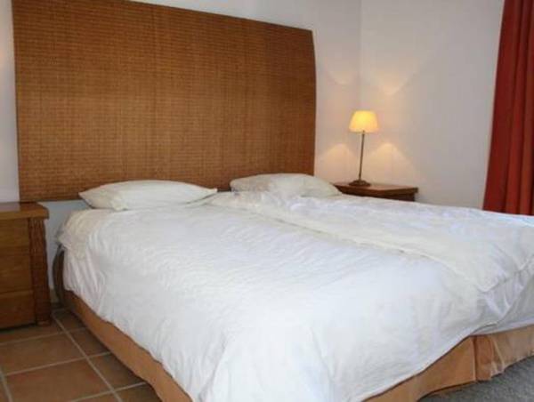 Spacious Apartment in Quarteira with Swimming Pool