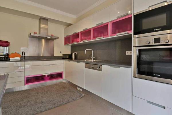 Villa Varandas Do Lago - 5 Bedroom villa - Stunning pool area - Table tennis