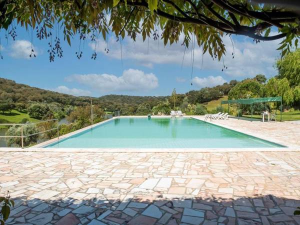 Idyllic Farmhouse in Montemor-o-Novo with Swimming Pool