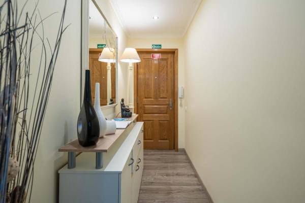 America Apartment by HR Madeira