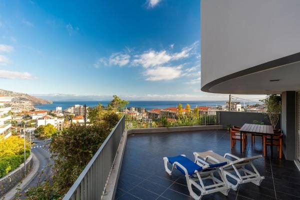 Virtudes Ocean view with pool by HR Madeira