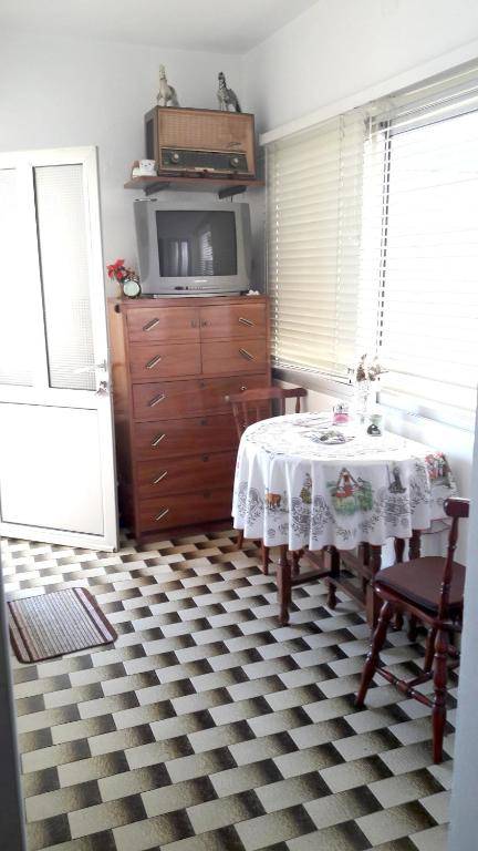 One bedroom appartement with sea view furnished terrace and wifi at Funchal 6 km away from the beach