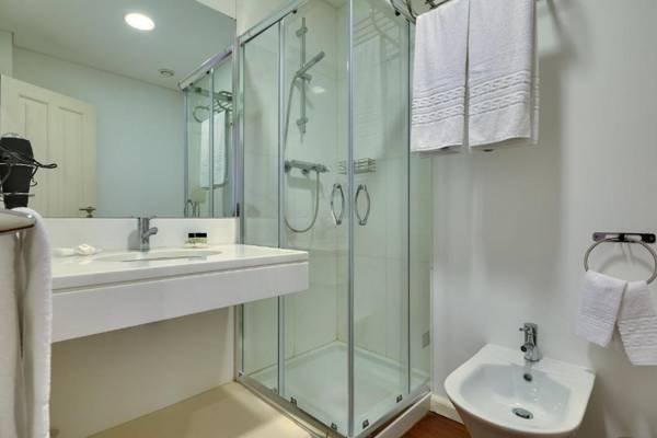 Century House with private pool by HR Madeira