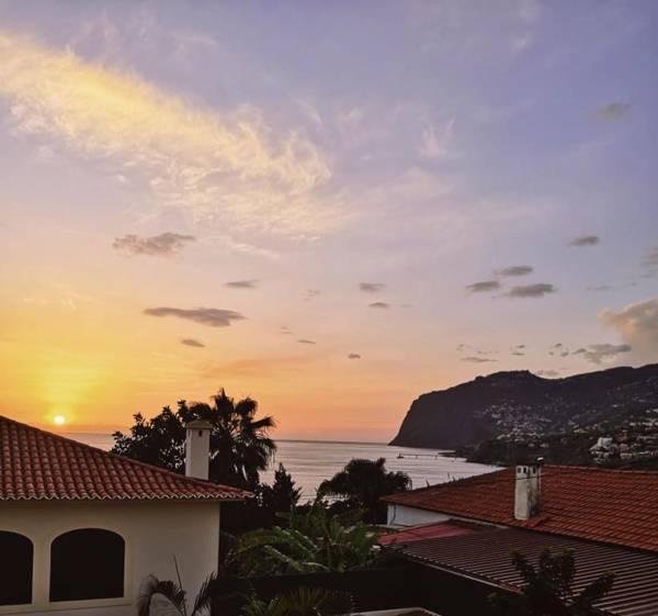 Madeira Ocean Cliffs Apartment - Sunset Sea View on Cabo Girão