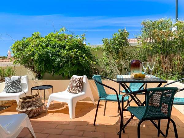 Casa Silwa - Chic 2BR Townhouse Ocean Views 5min to Beach & Pool
