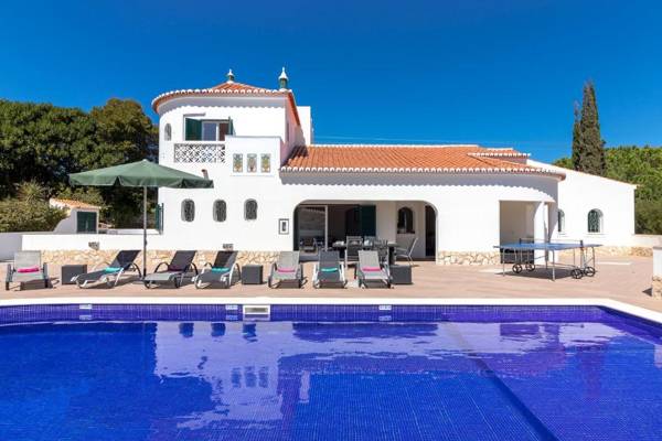 Casa Rainha Near Carvoeiro pool BBQ