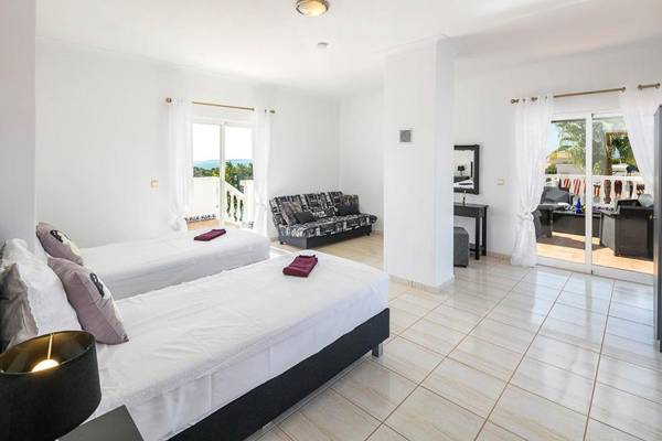 Villa Ocean Blue Ocean views Walk to beach Pool