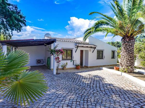 Delightful villa in Carvoeiro with private pool