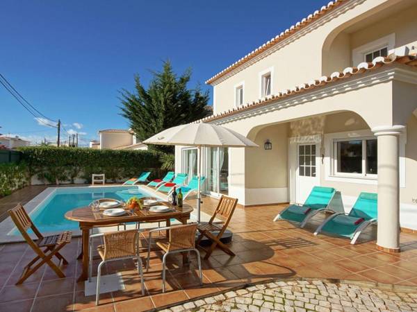 Elegant Villa in Carvoeiro with Swimming Pool