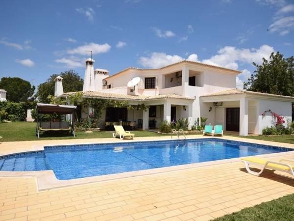 Luxurious Villa in Ferreiras with Private Swimming Pool