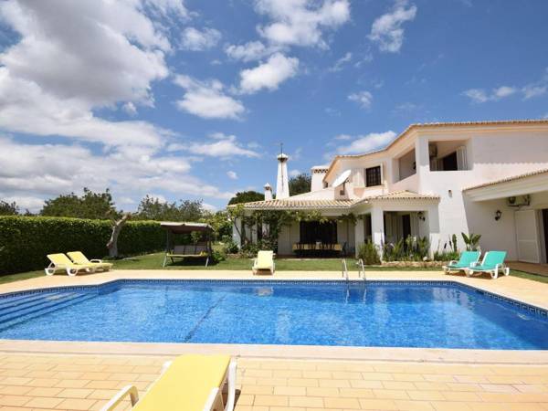 Luxurious Villa in Ferreiras with Private Swimming Pool