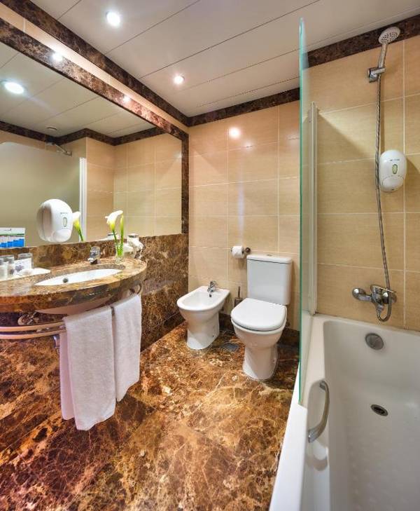 Four Views Monumental Lido