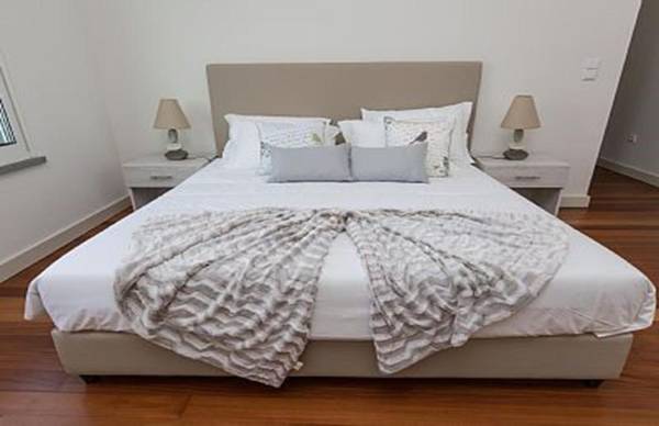 Hill Houses - Savoy Signature