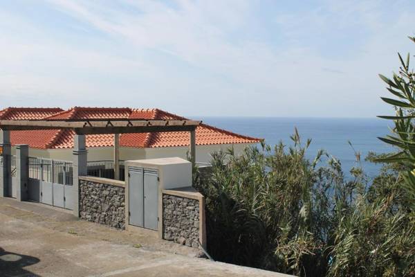 Casa Amaro Mar by OurMadeira