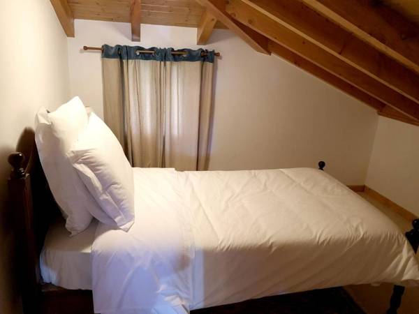 2 bedrooms appartement with sea view enclosed garden and wifi at Lombo Do Doutor 4 km away from the beach