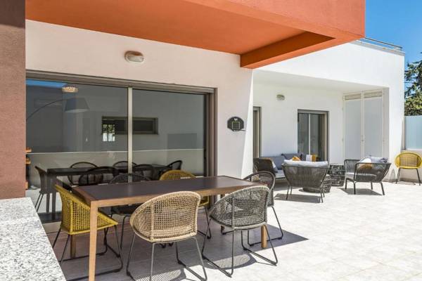 Contemporary 4 Bedroom Apartment in Vale de Parra