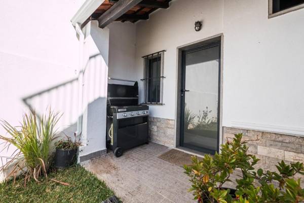 BeGuest Sun & Pool House