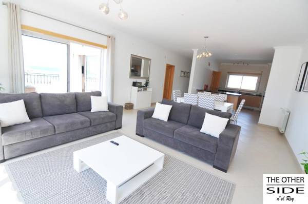 The other Side D'el Rey Apartment