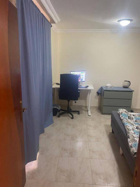 Workspace - Lovely Fully Furnished Studio Apartment