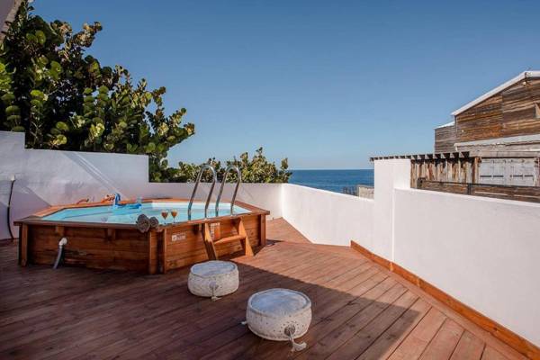 Maison de 2 chambres avec vue sur la mer piscine privee et jacuzzi a Saint Pierre
