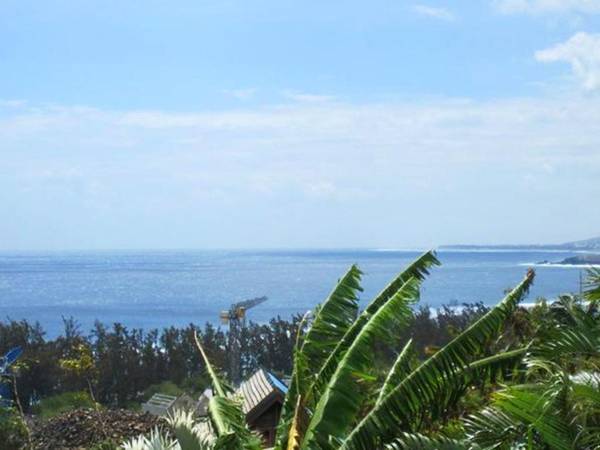 Studio a Saint Leu a 500 m de la plage avec vue sur la mer piscine partagee et jardin clos