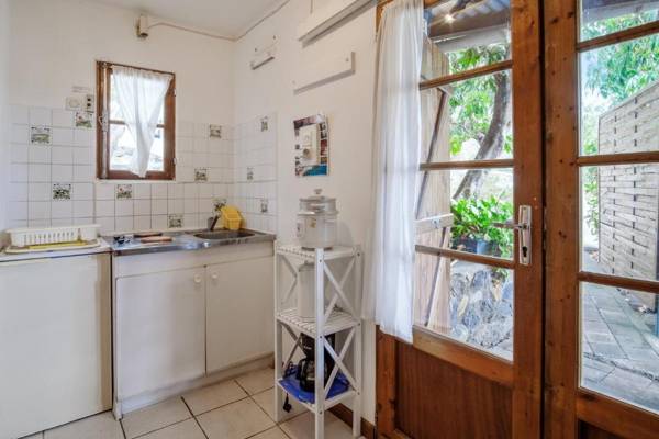 Bungalow d'une chambre avec vue sur la mer jardin clos et wifi a Saint Paul a 8 km de la plage