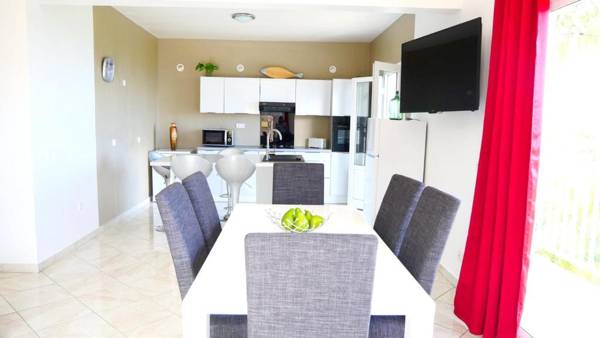 Villa de 4 chambres avec piscine privee jardin clos et wifi a Piton Saint Leu a 5 km de la plage