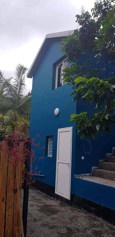 Studio avec jardin clos et wifi a Saint Benoit