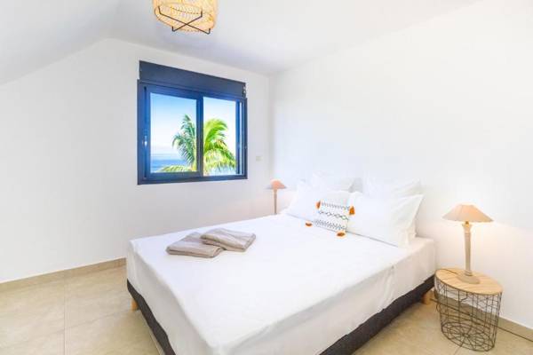 Villa Élysée - Vue mer et piscine à Saint-Gilles