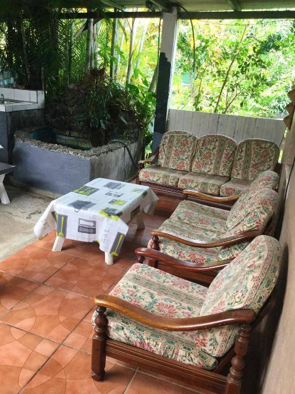 Villa de 4 chambres avec piscine partagee terrasse amenagee et wifi a Le Tampon