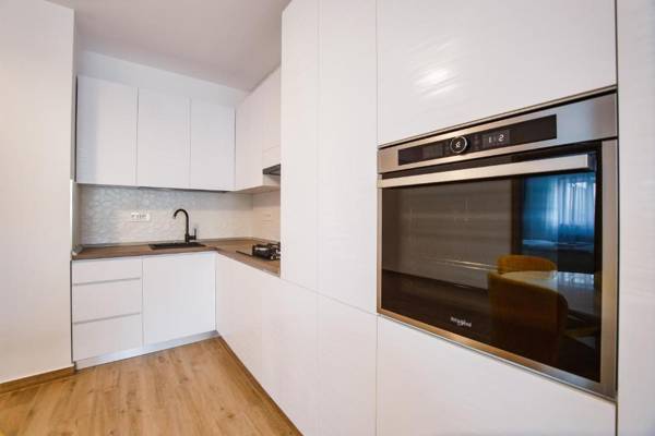 Spacious &amp; Bright 2 bedroom Central Apartment